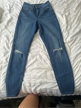 Express Women's Blue Straight-Leg Distressed Jeans